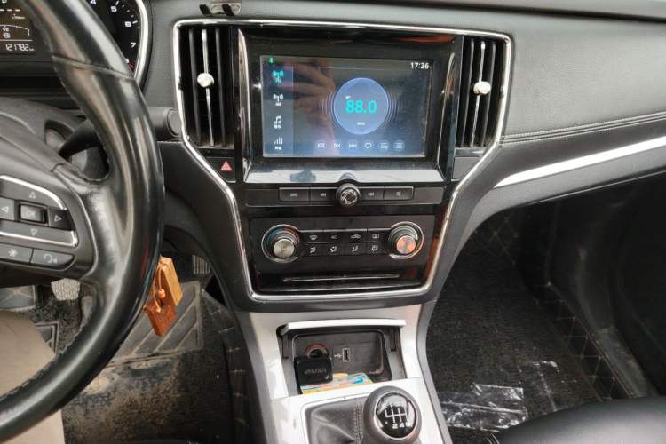 Used Roewe RX5 2016 20T Two-Wheel Drive Manual Flagship Edition Audio And AC Panel