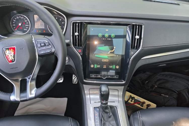Used Roewe RX5 2016 20T Two-Wheel Drive Automatic Internet Smart Edition Audio And AC Panel