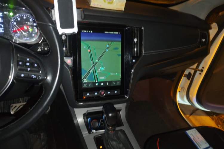 Used Roewe RX5 2016 20T Two-Wheel Drive Automatic Internet Smart Edition Audio And AC Panel