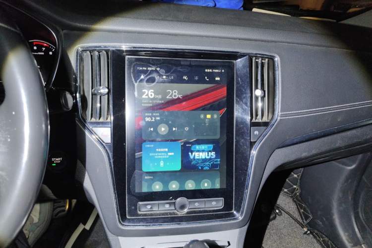 Used Roewe RX5 2016 30T Two-Wheel Drive Automatic Internet Smart Edition Audio And AC Panel