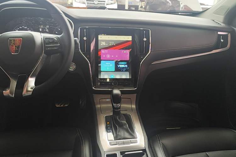 Used Roewe RX5 2016 20T Two-Wheel Drive Automatic Internet Smart Edition Audio And AC Panel