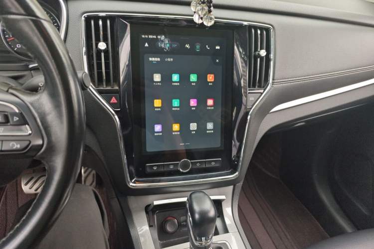 Used Roewe RX5 2016 20T Two-Wheel Drive Automatic Internet Smart Edition Audio And AC Panel