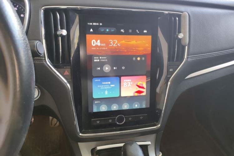 Used Roewe RX5 2016 20T Two-Wheel Drive Automatic Internet Smart Edition Audio And AC Panel