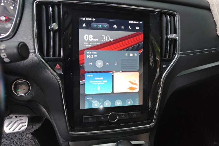 Used Roewe RX5 2016 20T Two-Wheel Drive Automatic Internet Smart Edition Audio And AC Panel