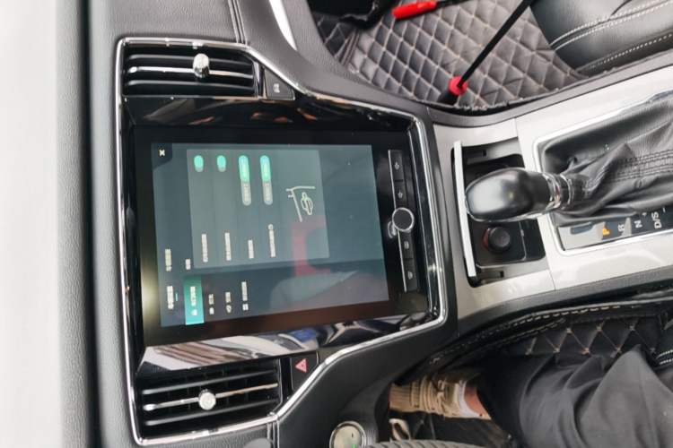 Used Roewe RX5 2016 20T Two-Wheel Drive Automatic Internet Smart Edition Audio And AC Panel