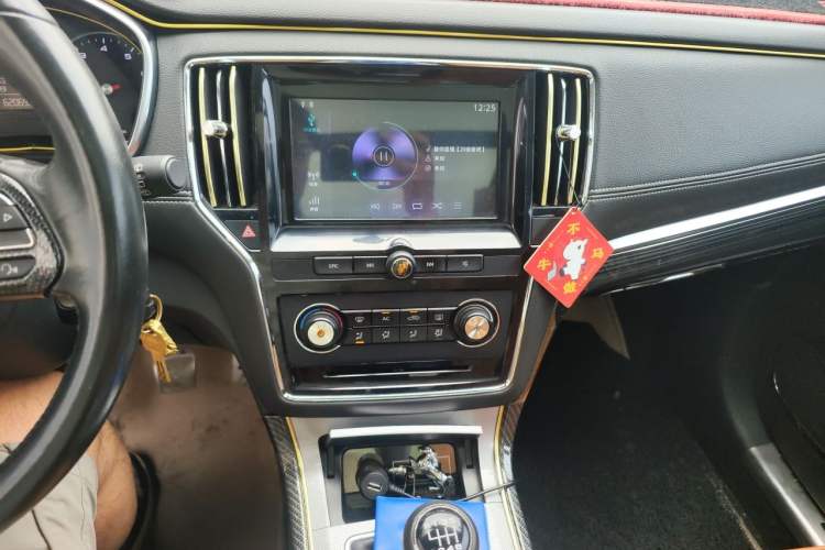 Used Roewe RX5 2016 20T Two-Wheel Drive Manual Flagship Edition Audio And AC Panel