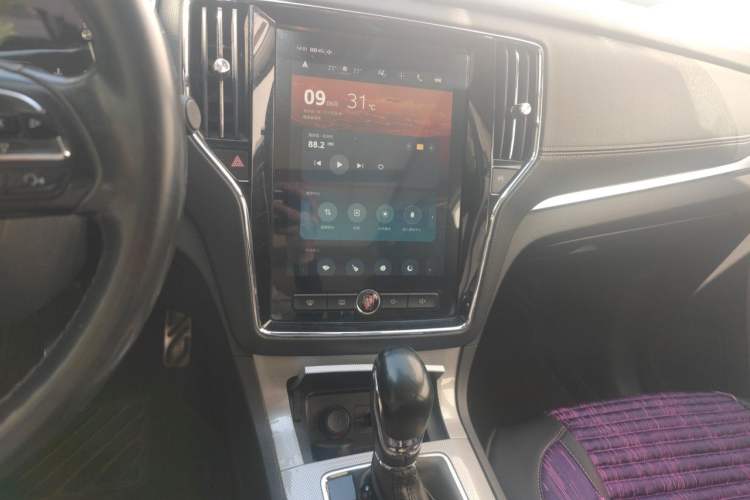 Used Roewe RX5 2016 30T Two-Wheel Drive Automatic Internet Smart Edition Audio And AC Panel