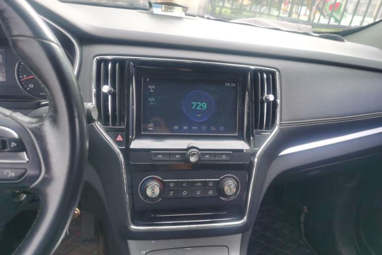 Used Roewe RX5 2016 20T Two-Wheel Drive Manual Flagship Edition Audio And AC Panel