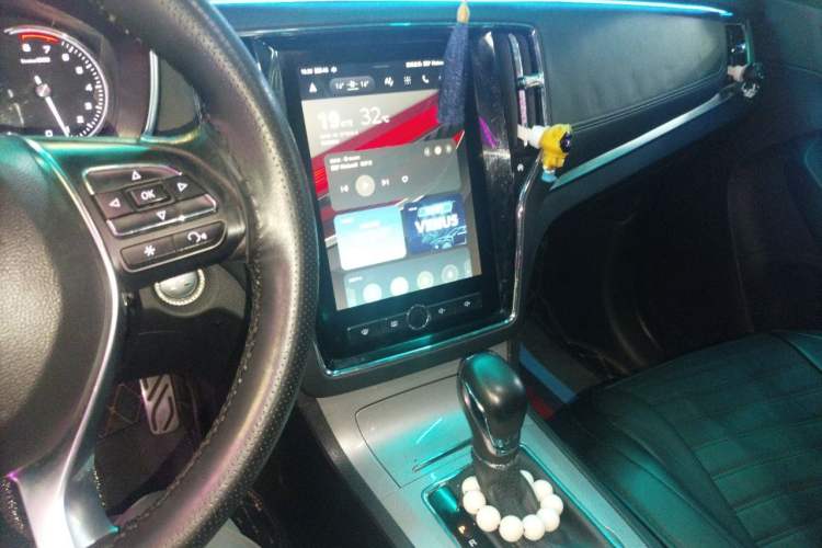 Used Roewe RX5 2016 30T Two-Wheel Drive Automatic Internet Smart Edition Audio And AC Panel