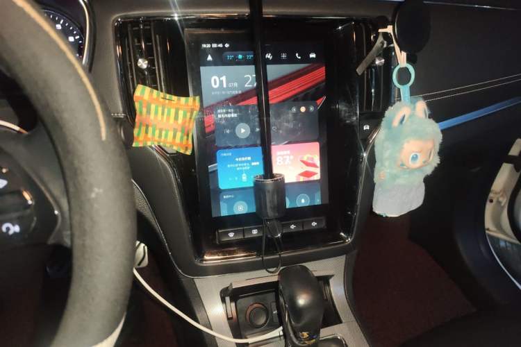 Used Roewe RX5 2016 20T Two-Wheel Drive Automatic Internet Smart Edition Audio And AC Panel