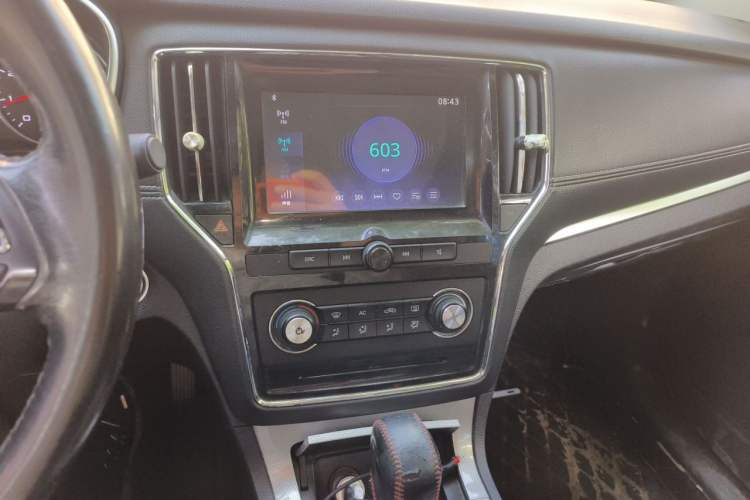 Used Roewe RX5 2016 20T Two-Wheel Drive Automatic Flagship Edition Audio And AC Panel