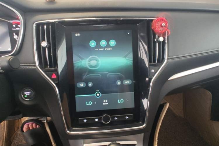 Used Roewe RX5 2016 30T Two-Wheel Drive Automatic Internet Smart Edition Audio And AC Panel