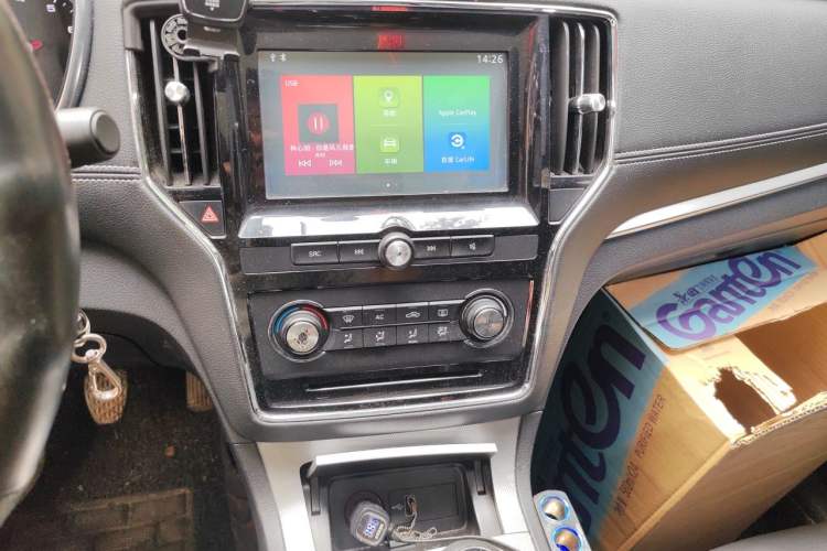 Used Roewe RX5 2016 20T Two-Wheel Drive Manual Flagship Edition Audio And AC Panel
