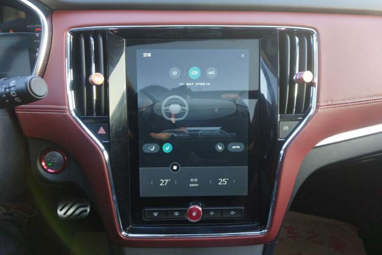 Used Roewe RX5 2016 30T Four-Wheel Drive Automatic Internet Smart Luxury Edition Audio And AC Panel