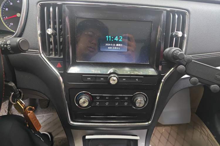 Used Roewe RX5 2016 20T Two-Wheel Drive Manual Flagship Edition Audio And AC Panel