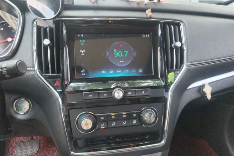Used Roewe RX5 2016 20T Two-Wheel Drive Automatic Flagship Edition Audio And AC Panel