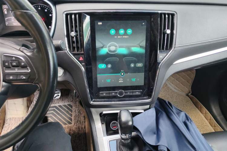 Used Roewe RX5 2016 20T Two-Wheel Drive Automatic Internet Smart Edition Audio And AC Panel