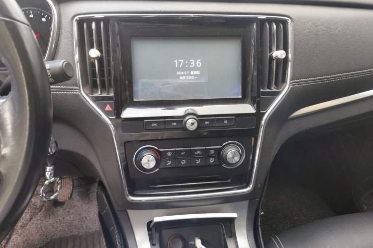 Used Roewe RX5 2016 20T Two-Wheel Drive Manual Flagship Edition Audio And AC Panel