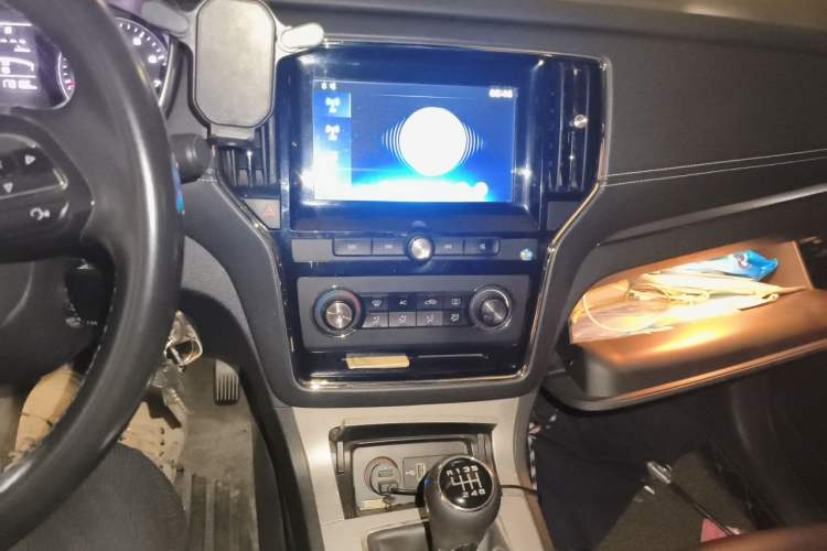Used Roewe RX5 2016 20T Two-Wheel Drive Manual Flagship Edition Audio And AC Panel