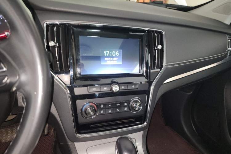 Used Roewe RX5 2016 20T Two-Wheel Drive Automatic Flagship Edition Audio And AC Panel