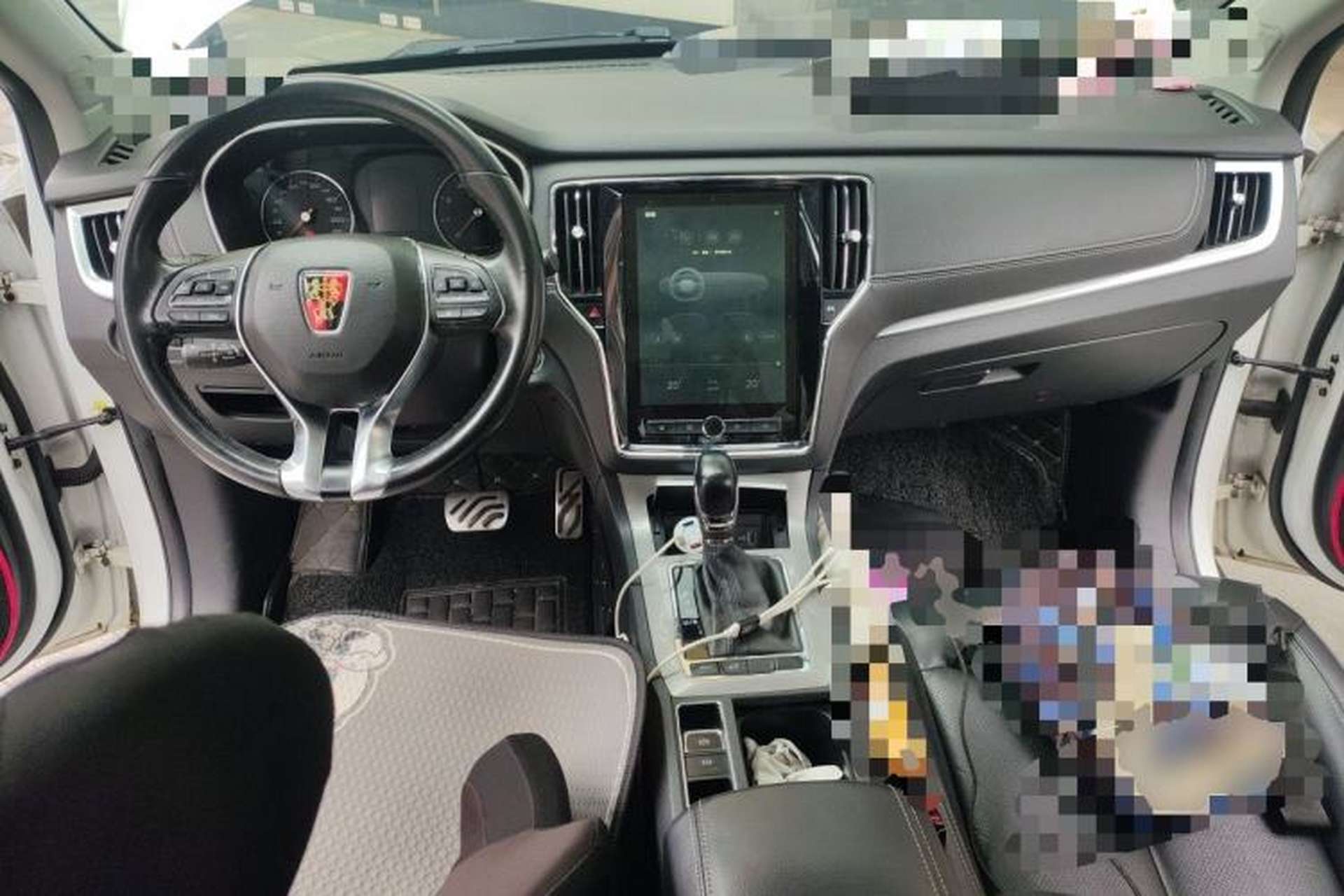 Used Roewe RX5 2016 20T Two-Wheel Drive Automatic Internet Smart Edition Center Console