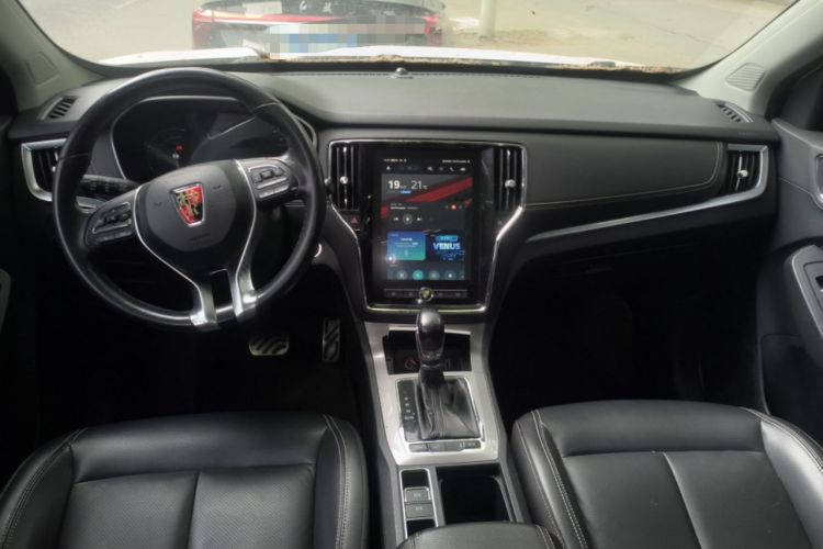 Used Roewe RX5 2016 30T Two-Wheel Drive Automatic Internet Smart Edition Center Console