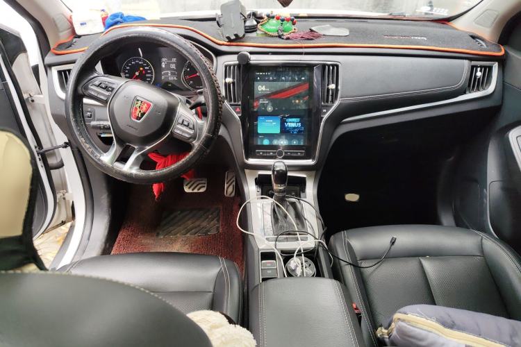 Used Roewe RX5 2016 20T Two-Wheel Drive Automatic Internet Smart Edition Center Console
