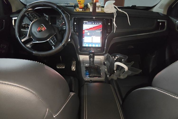 Used Roewe RX5 2016 20T Two-Wheel Drive Automatic Internet Smart Edition Center Console