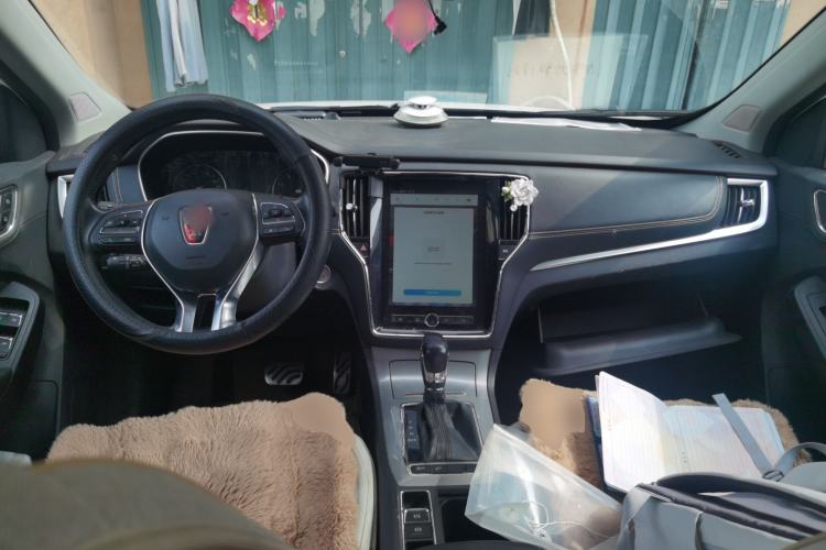 Used Roewe RX5 2016 20T Two-Wheel Drive Automatic Internet Smart Edition Center Console