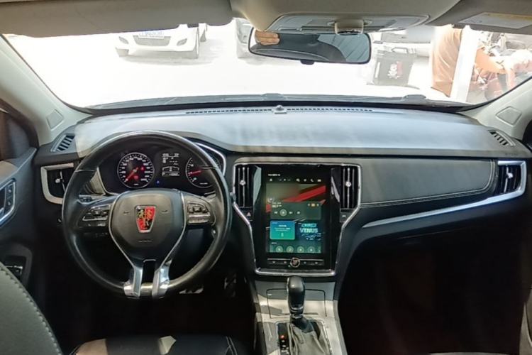 Used Roewe RX5 2016 20T Two-Wheel Drive Automatic Internet Smart Edition Center Console