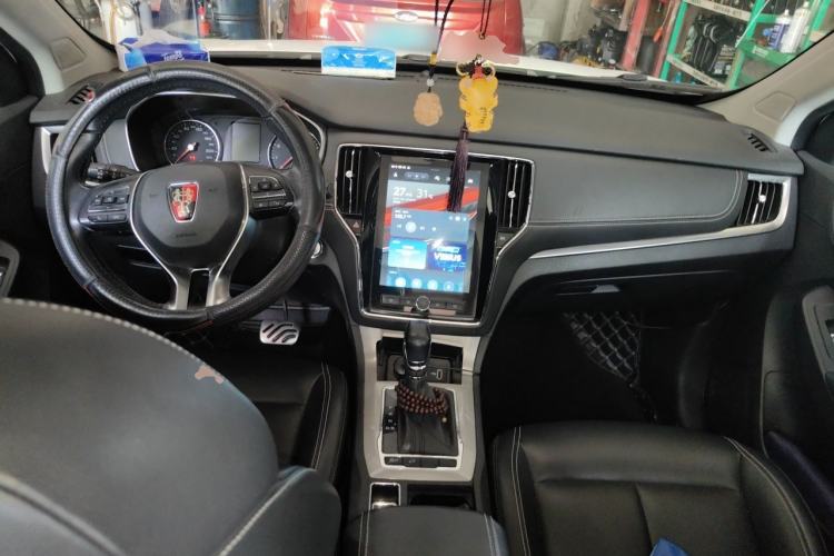 Used Roewe RX5 2016 20T Two-Wheel Drive Automatic Internet Smart Edition Center Console