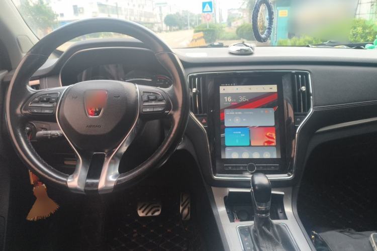 Used Roewe RX5 2016 30T Two-Wheel Drive Automatic Internet Smart Edition Center Console