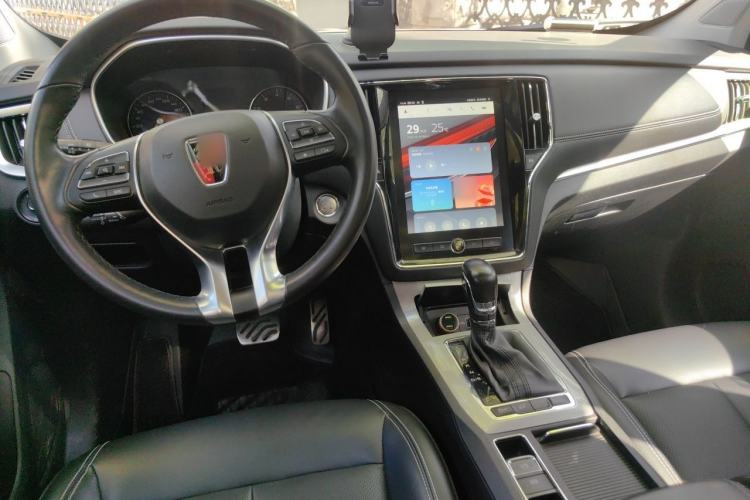 Used Roewe RX5 2016 20T Two-Wheel Drive Automatic Internet Smart Edition Center Console