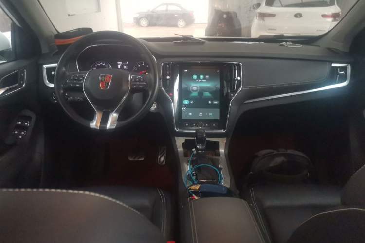 Used Roewe RX5 2016 20T Two-Wheel Drive Automatic Internet Smart Edition Center Console