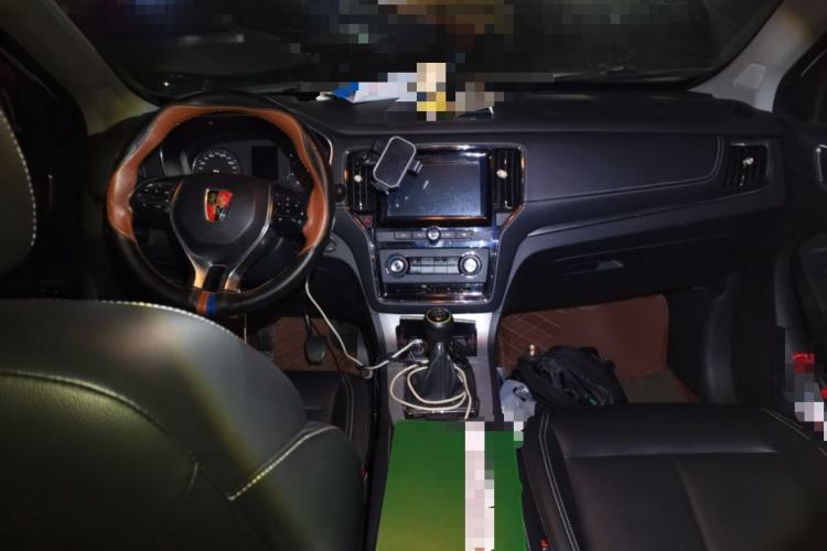 Used Roewe RX5 2016 20T Two-Wheel Drive Manual Flagship Edition Center Console