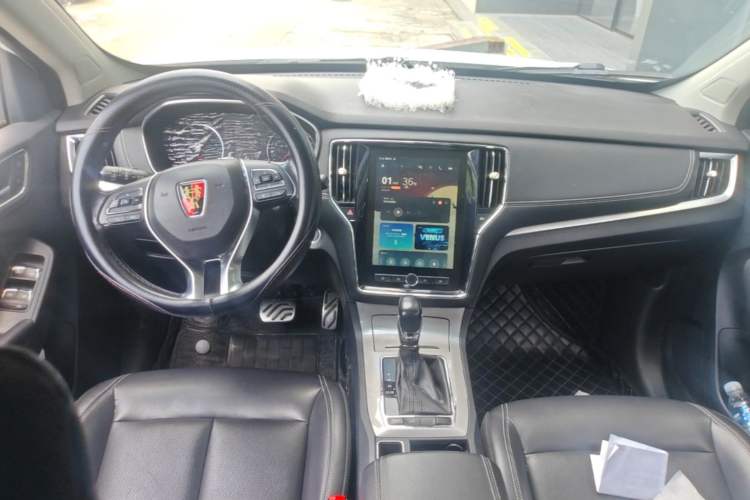 Used Roewe RX5 2016 20T Two-Wheel Drive Automatic Internet Smart Edition Center Console
