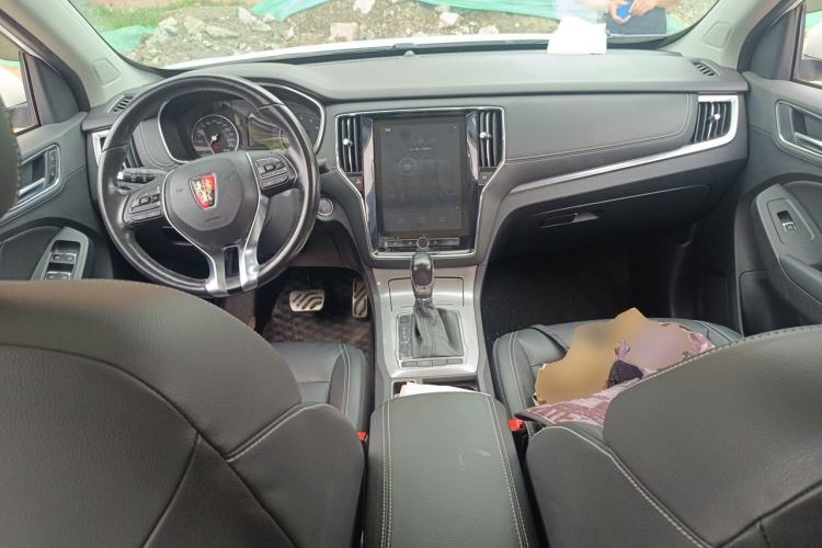 Used Roewe RX5 2016 20T Two-Wheel Drive Automatic Internet Smart Edition Center Console