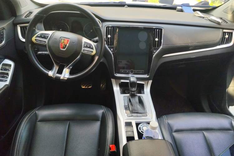 Used Roewe RX5 2016 20T Two-Wheel Drive Automatic Internet Smart Edition Center Console