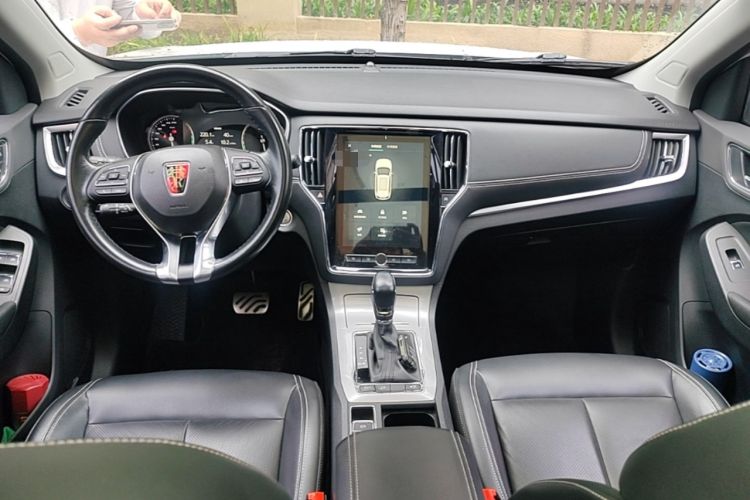 Used Roewe RX5 2016 30T Two-Wheel Drive Automatic Internet Smart Edition Center Console