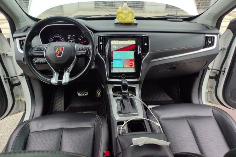 Used Roewe RX5 2016 20T Two-Wheel Drive Automatic Internet Smart Edition Center Console