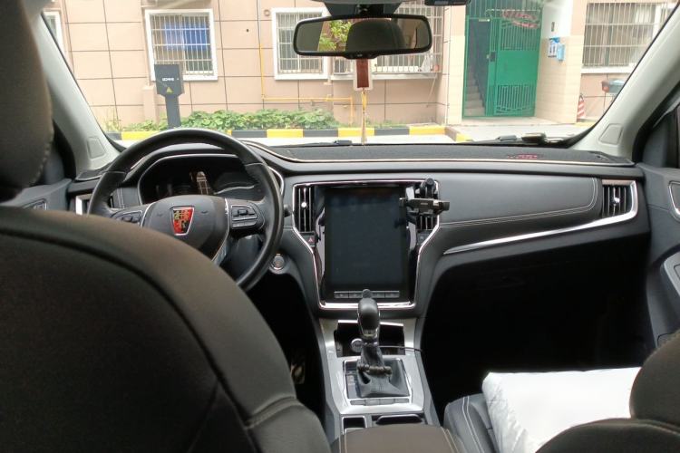 Used Roewe RX5 2016 30T Two-Wheel Drive Automatic Internet Smart Edition Center Console