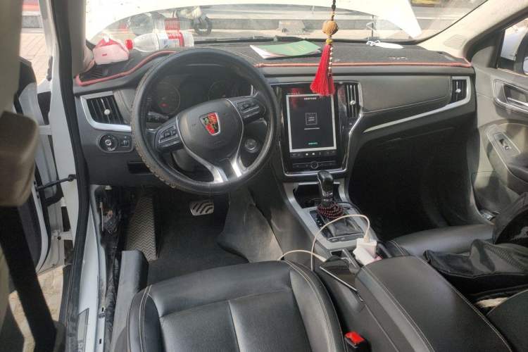 Used Roewe RX5 2016 20T Two-Wheel Drive Automatic Internet Smart Edition Center Console