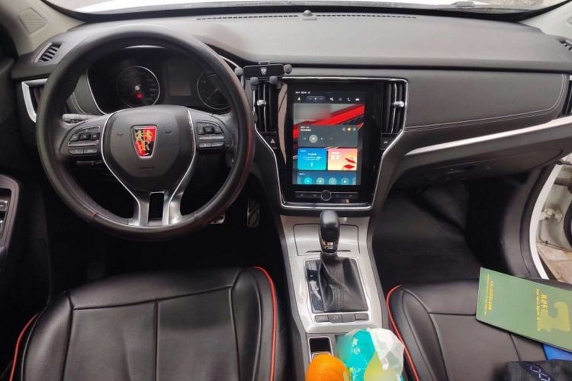 Used Roewe RX5 2016 20T Two-Wheel Drive Automatic Internet Smart Edition Center Console