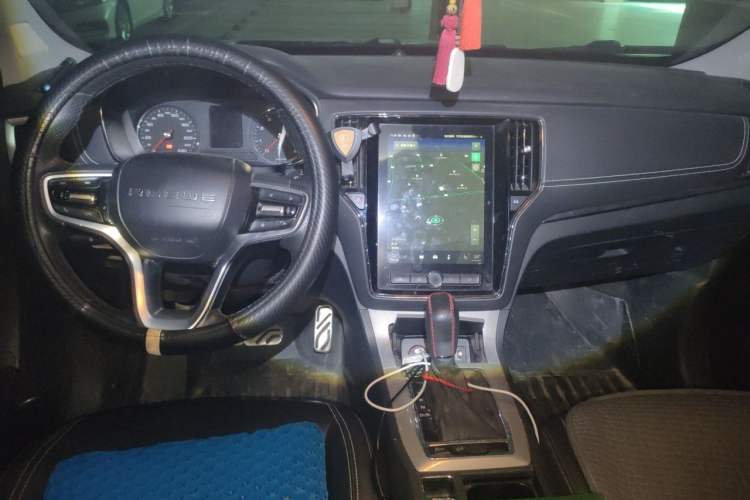 Used Roewe RX5 2016 20T Two-Wheel Drive Automatic Internet Smart Edition Center Console