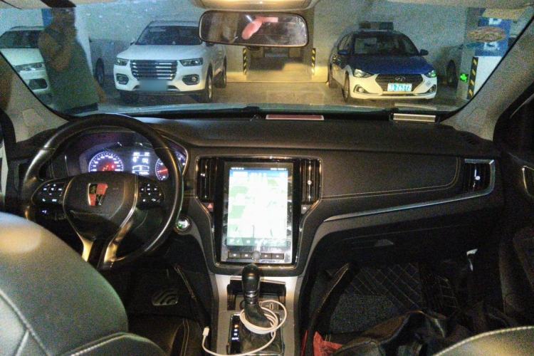 Used Roewe RX5 2016 20T Two-Wheel Drive Automatic Internet Smart Edition Center Console