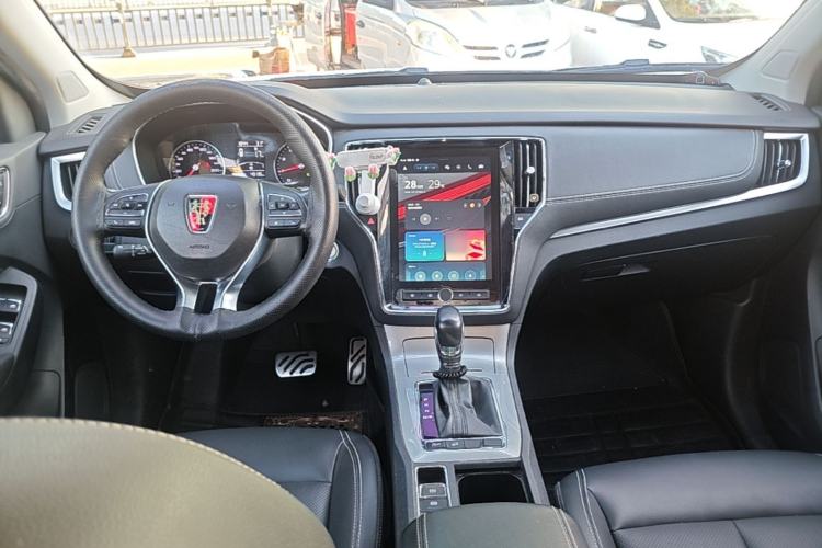 Used Roewe RX5 2016 20T Two-Wheel Drive Automatic Internet Smart Edition Center Console