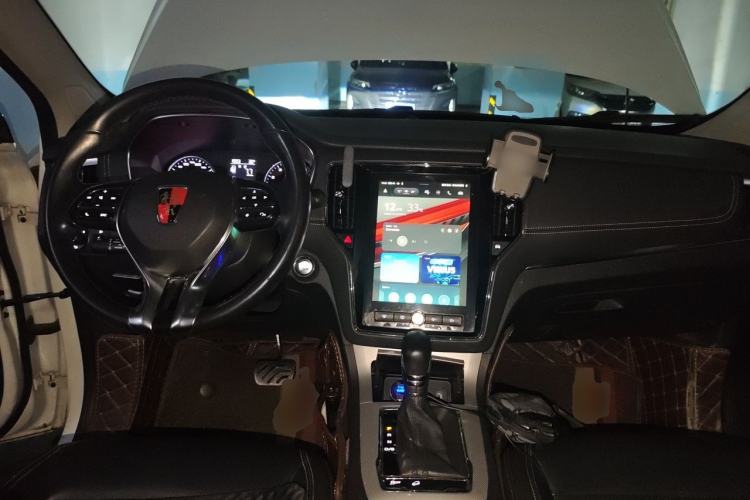 Used Roewe RX5 2016 20T Two-Wheel Drive Automatic Internet Smart Edition Center Console
