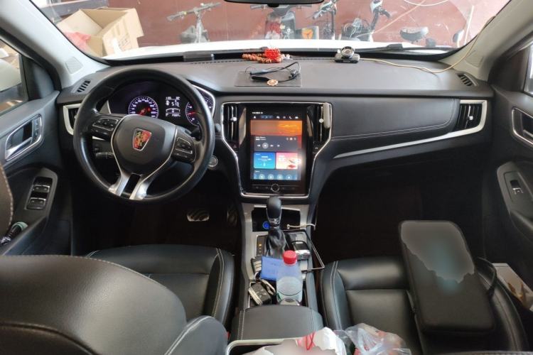 Used Roewe RX5 2016 20T Two-Wheel Drive Automatic Internet Smart Edition Center Console