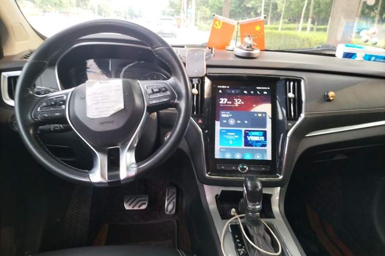 Used Roewe RX5 2016 20T Two-Wheel Drive Automatic Internet Smart Edition Center Console