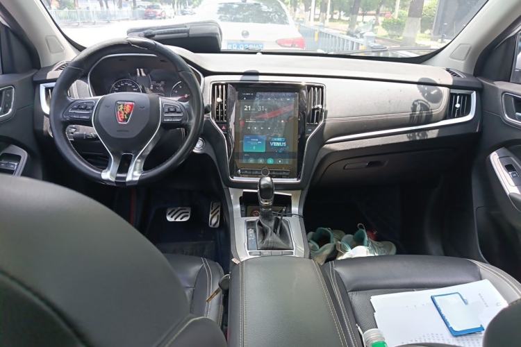 Used Roewe RX5 2016 20T Two-Wheel Drive Automatic Internet Smart Edition Center Console